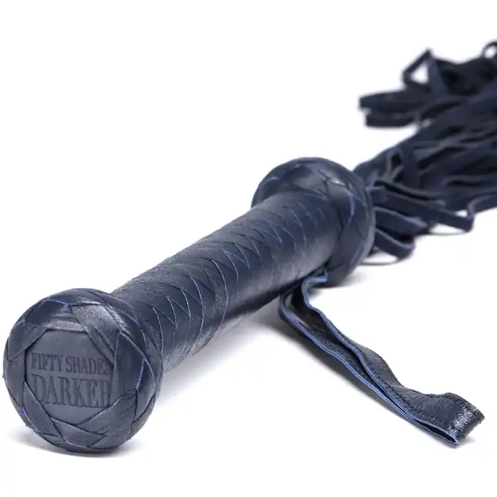 Тёмно-синий флоггер из кожи No Bounds Collection Flogger - 66 см - Fifty Shades Darker. Фотография 3.
