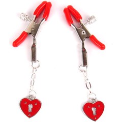  Красные металлические зажимы на соски с декором в виде сердечек на цепочке 
