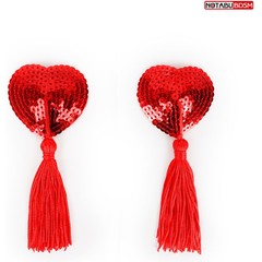  Красные текстильные пестисы в форме сердечек с кисточками 