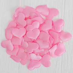  Набор декоративных розовых сердец 50 шт 