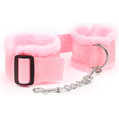  Розовые меховые наручники на регулируемых черных пряжках 