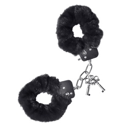  Черные меховые наручники с металлическим крепежом 