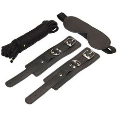  БДСМ-набор в черном цвете: закрытая маска, наручники, веревка для связывания 