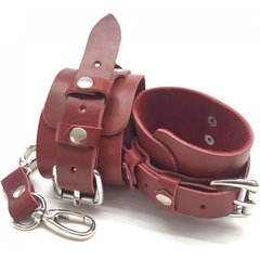  Красные кожаные наручники с соединительным ремешком 