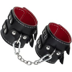  Черные наручники с двумя ремнями и красной подкладкой 