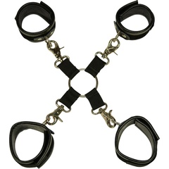  Чёрная бондажная фиксация: крестовина, наручники и оковы 