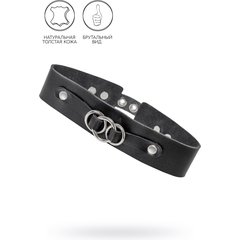  Черный чокер-ошейник со связанными кольцами на подложке 