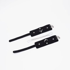  Черные кожаные оковы с хромированной фурнитурой 