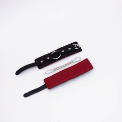  Черно-красные кожаные наручники 