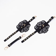  Черный фигурные оковы с золотистой фурнитурой 