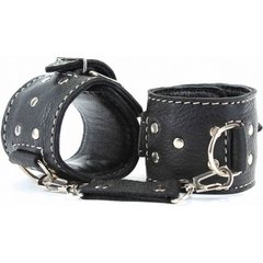  Чёрные кожаные наручники с крупной строчкой 