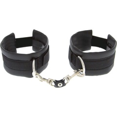  Чёрные полиуретановые наручники Luxurious Handcuffs 