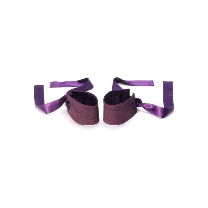 Фиолетовые шелковые наручники Etherea. Фотография 2.