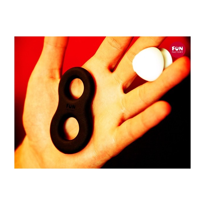 Черное эрекционное кольцо 8ight со съёмным стимулятором клитора. Фотография 2.