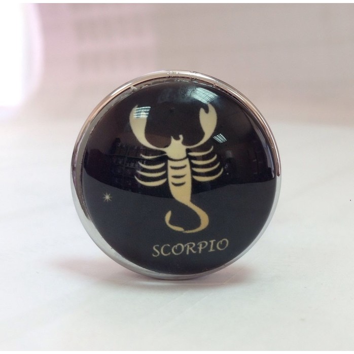 Серебристая анальная пробка со знаком зодиака - Скорпион. Фотография 2.