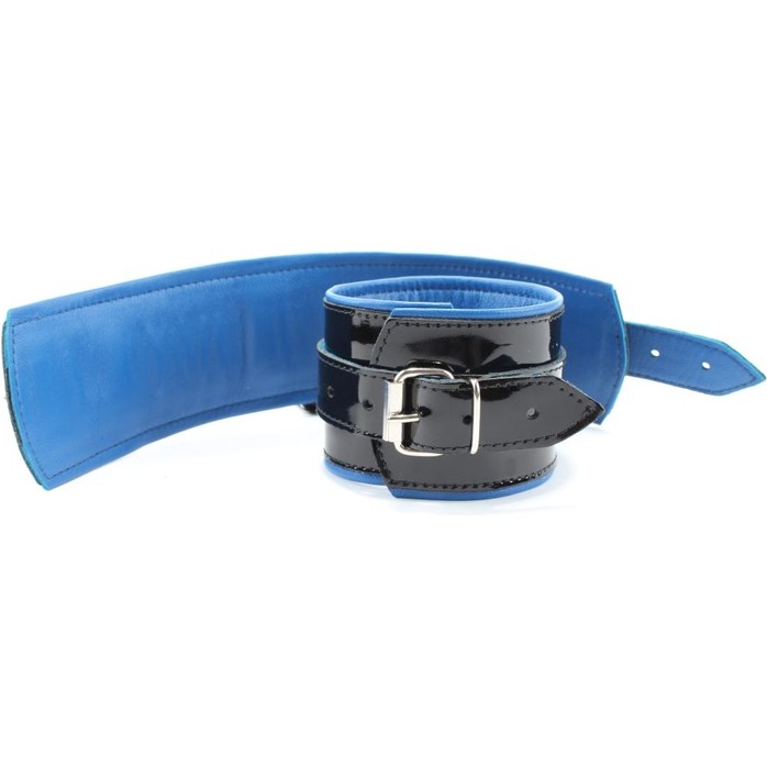 Чёрные лаковые наручники с синим подкладом. Фотография 5.