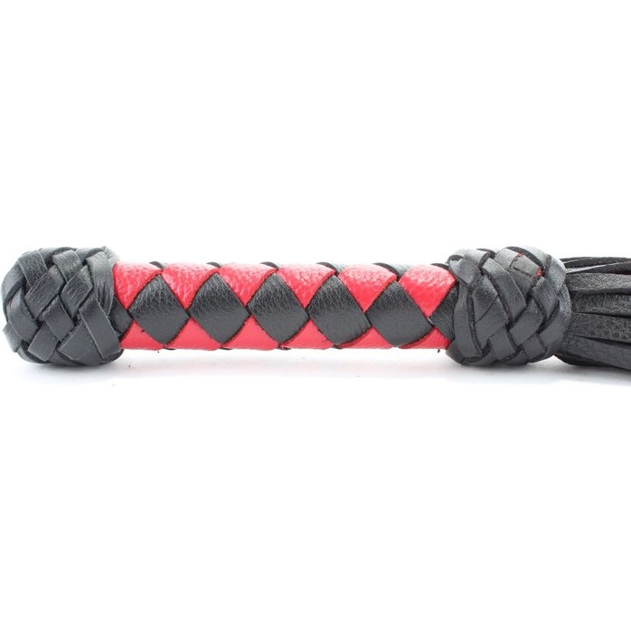 Черно-красная плеть с плетеной ручкой с ромбовидным узором - 45 см. Фотография 5.