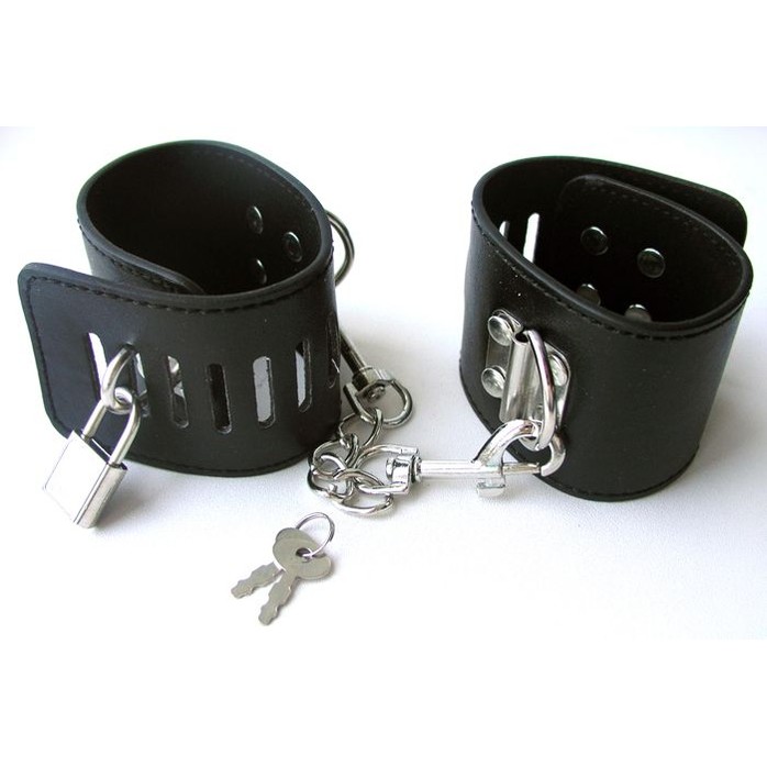 Черные наручники с на цепочке с карабинами и замочками - NOTABU