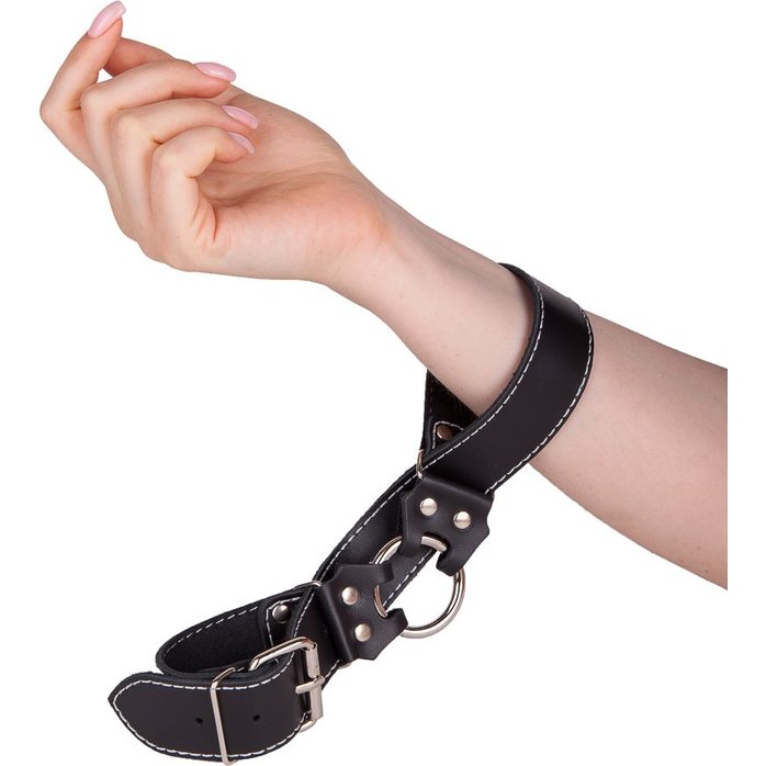 Кожаные ременные наручники - BDSM accessories. Фотография 19.