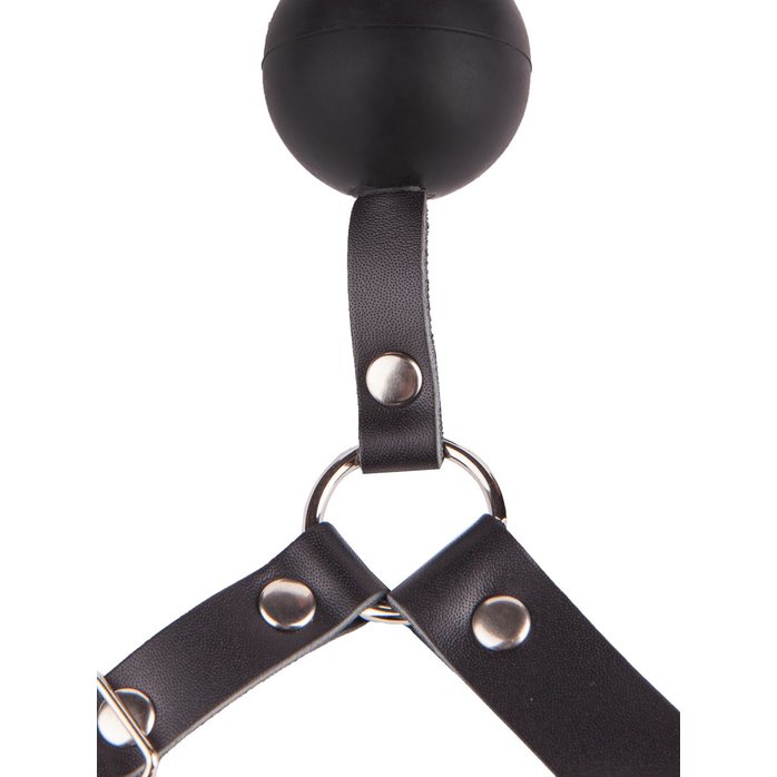 Чёрный кляп-шар на кожаных ремешках с пряжкой - BDSM accessories. Фотография 7.
