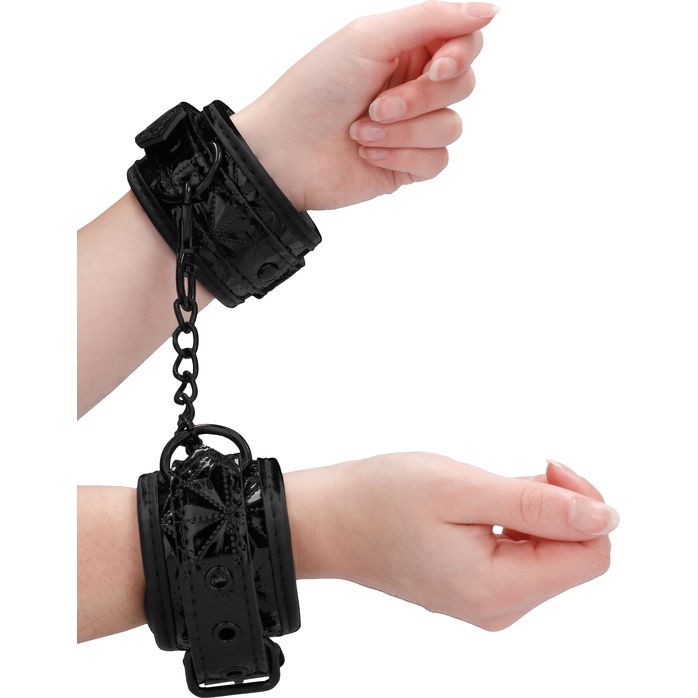 Черные наручники Luxury Hand Cuffs - Ouch!. Фотография 5.