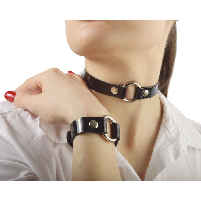 Черный лаковый чокер с металлическим колечком - BDSM accessories