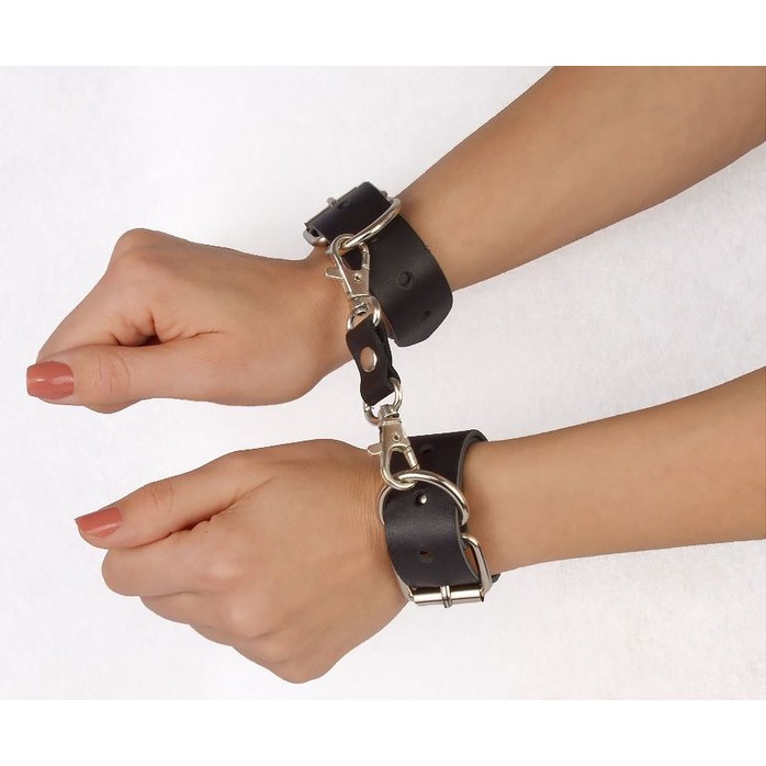 Чёрные наручники Новичок на карабинах - BDSM accessories