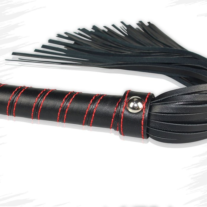 Черная плеть с петлей и контрастной красной строчкой - 45,7 см. Фотография 5.