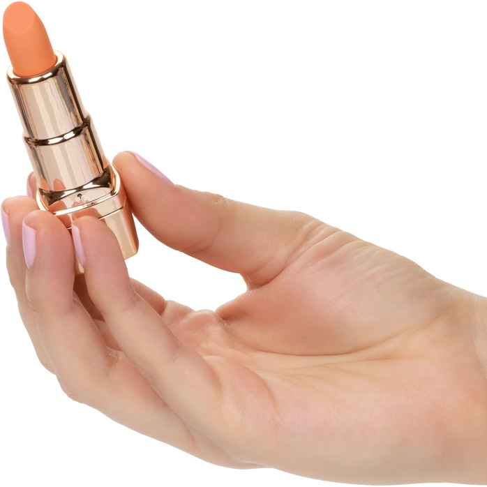 Золотистый вибратор-помада с оранжевым мягким кончиком Hide Play Rechargeable Lipstick. Фотография 2.