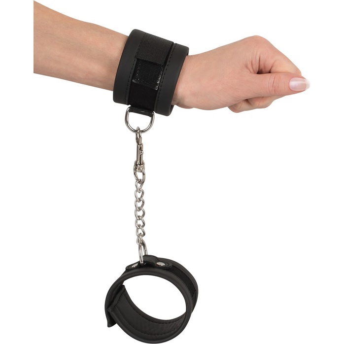 Черные наручники Handcuffs на цепочке - VeganFetish. Фотография 2.