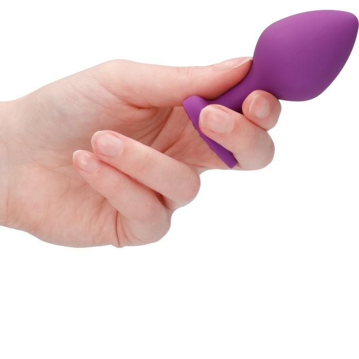 Фиолетовая анальная пробка с прозрачным стразом Large Ribbed Diamond Heart Plug - 8 см - Ouch!. Фотография 3.