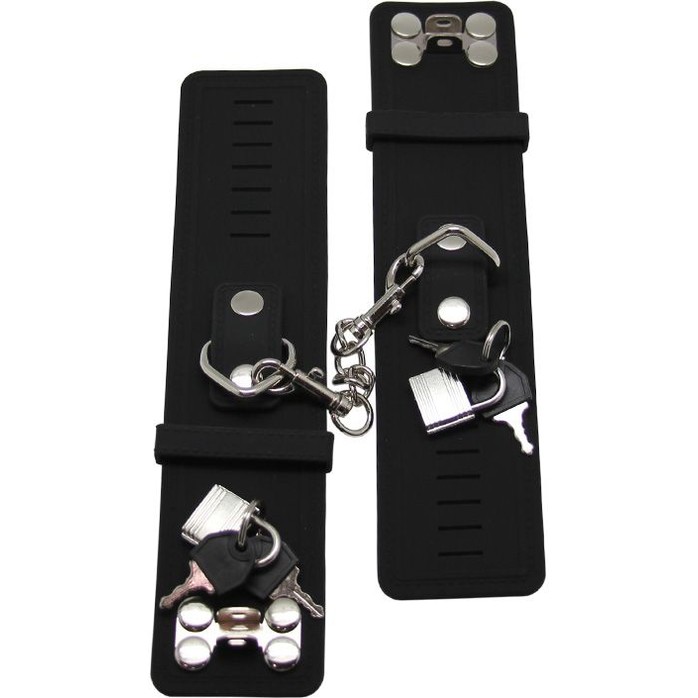Черные силиконовые наручники с фиксацией на карабинах. Фотография 3.