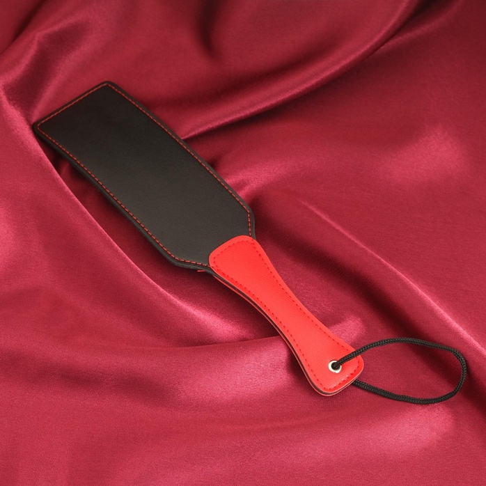 Черная шлепалка Хлопушка с красной ручкой - 32 см - Оки-Чпоки. Фотография 2.