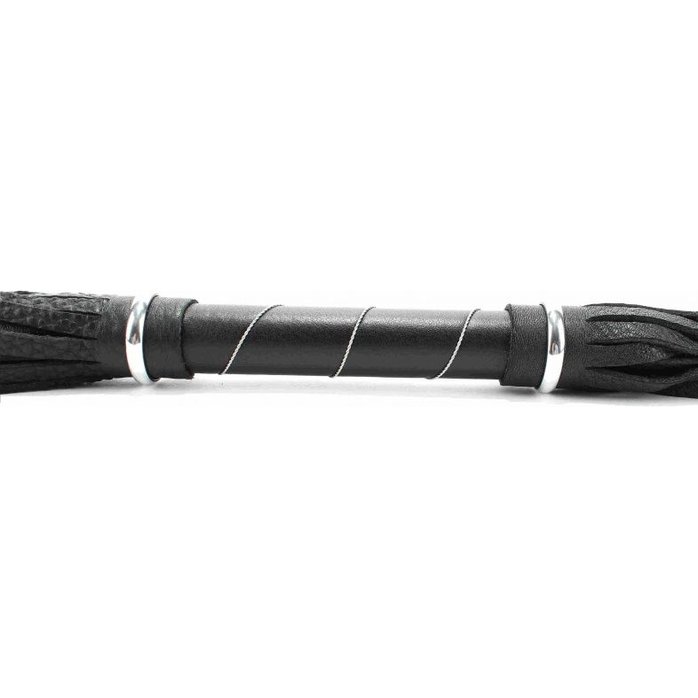 Чёрная кожаная плётка с белой строчкой на рукояти - 45 см. Фотография 5.