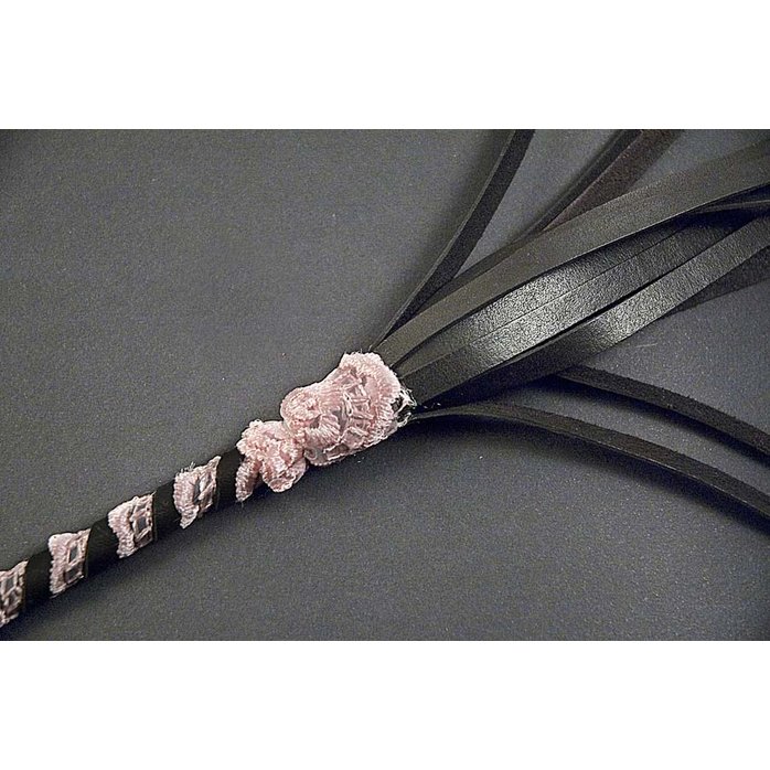 Розово-чёрная 16-полосная полужесткая кожаная плеть - 40 см. Фотография 2.