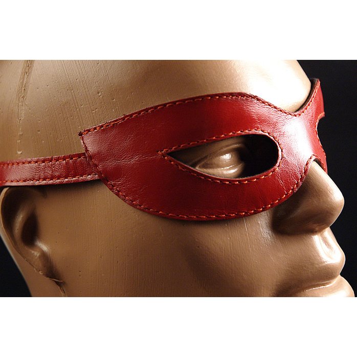 Красная лаковая маска на глаза Хищница