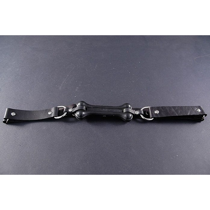 Чёрный трензель Боун с резиновой косточкой. Фотография 4.