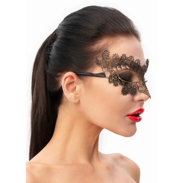 Изысканная золотистая женская карнавальная маска - 963-ХХ - Карнавальные маски. Фотография 2.