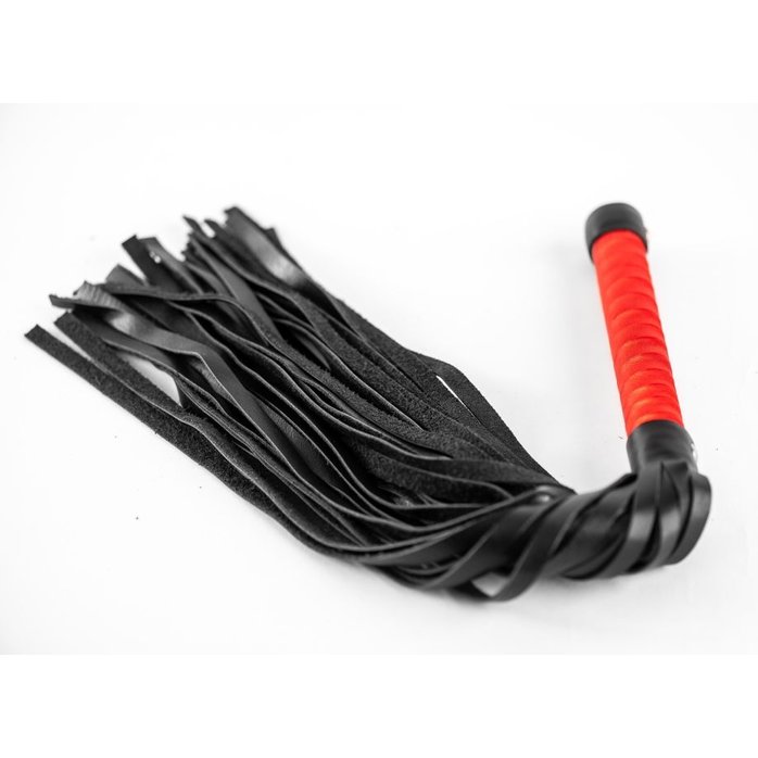 Черная кожаная плеть с красной ручкой - 50 см - Romantic Arsenal. Фотография 7.