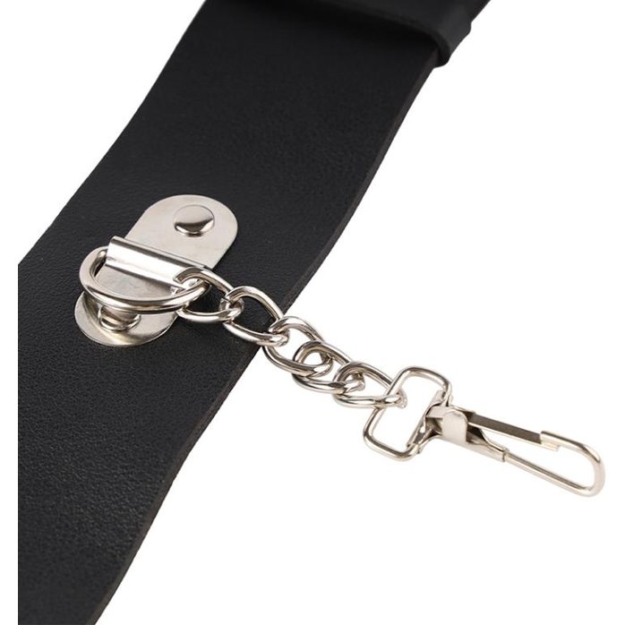 Черные гладкие наручники с металлическими вставками. Фотография 5.