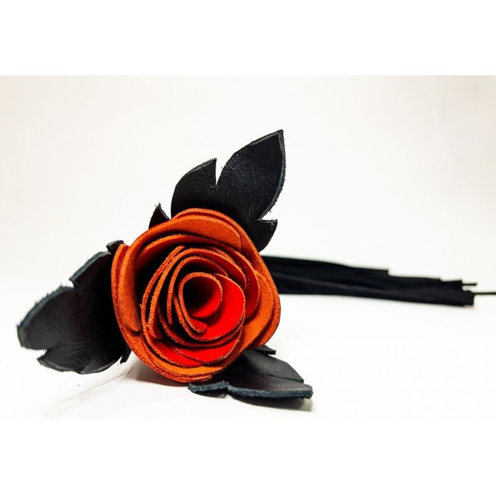 Черная замшевая плеть с красной лаковой розой в рукояти - 40 см. Фотография 5.