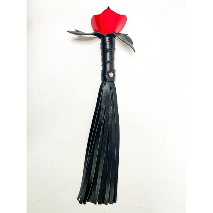 Черная кожаная плеть с красной лаковой розой в рукояти - 40 см. Фотография 3.