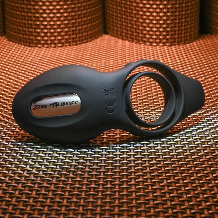 Черное эрекционное кольцо со стимулятором клитора Mr. Flicker. Фотография 19.