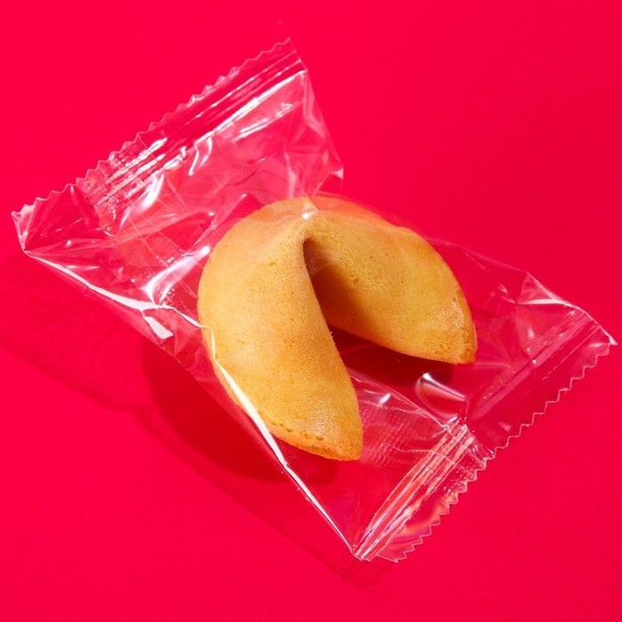 Печенье с предсказанием Иди по жизни с высоко поднятым - 6 гр - Фабрика страсти. Фотография 3.