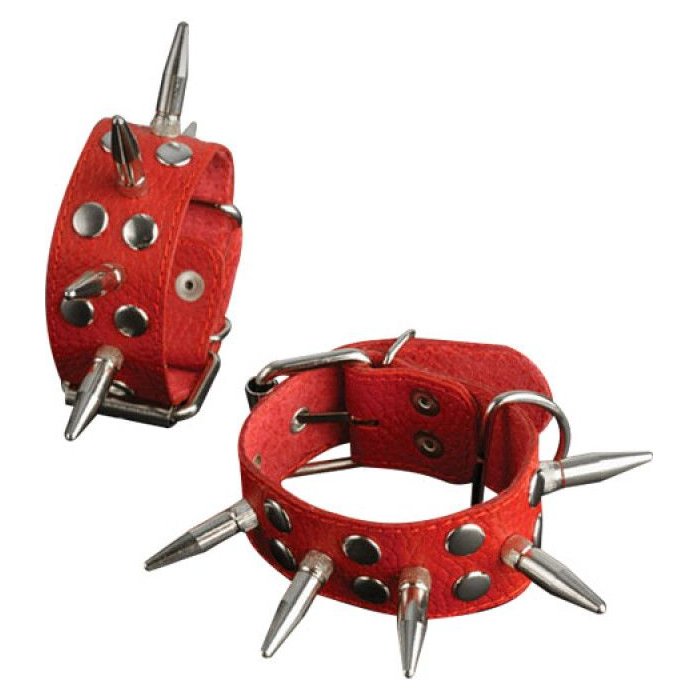 Красные кожаные наручники с шипами и заклепками - BDSM accessories. Фотография 3.