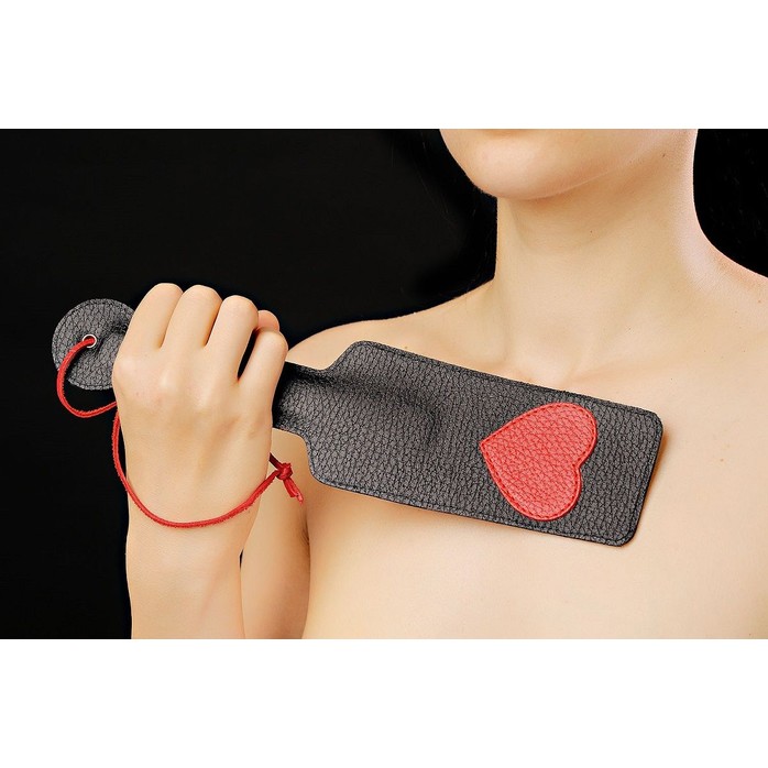 Чёрная хлопалка с сердечком и петлёй - BDSM accessories
