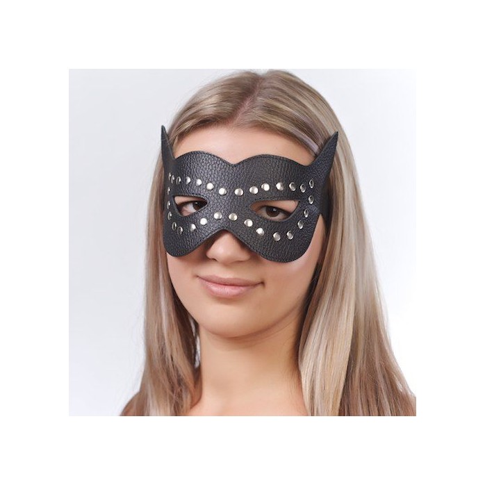 Чёрная кожаная маска с клёпками и прорезями для глаз - BDSM accessories