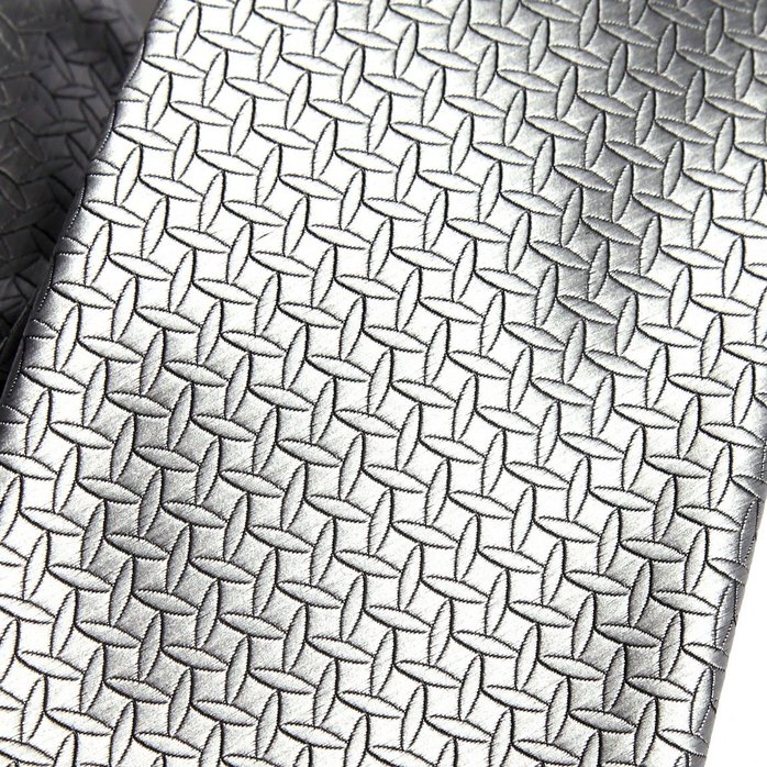 Фиксация в виде серебристого галстука Christian Grey’s Silver Tie - Fifty Shades of Grey. Фотография 4.