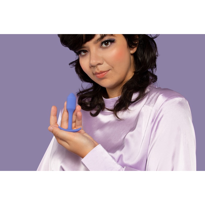 Сиреневая анальная пробка для ношения Snug Plug 1 - 9,6 см. Фотография 8.
