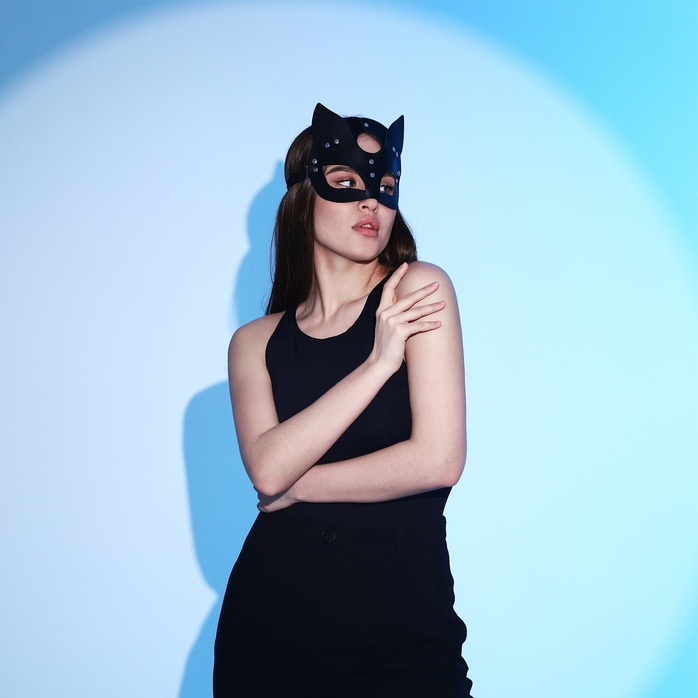 Оригинальная черная маска «Кошка» с ушками - Страна Карнавалия. Фотография 8.
